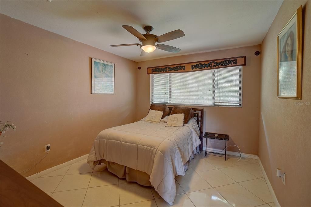 For Sale: $278,000 (3 beds, 2 baths, 1180 Square Feet)