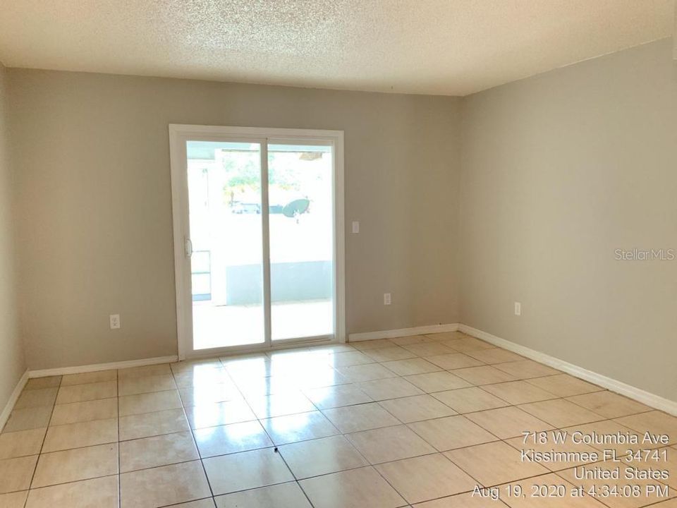 Recently Rented: $1,475 (2 beds, 1 baths, 978 Square Feet)