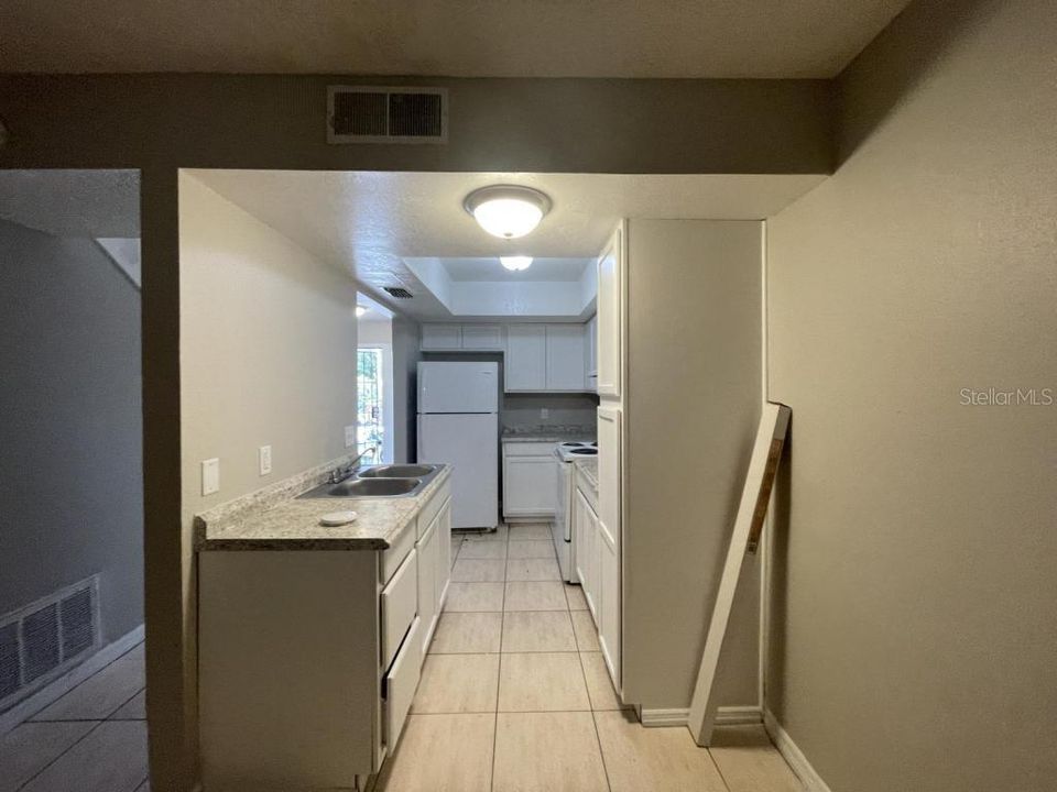 For Rent: $1,475 (2 beds, 1 baths, 978 Square Feet)