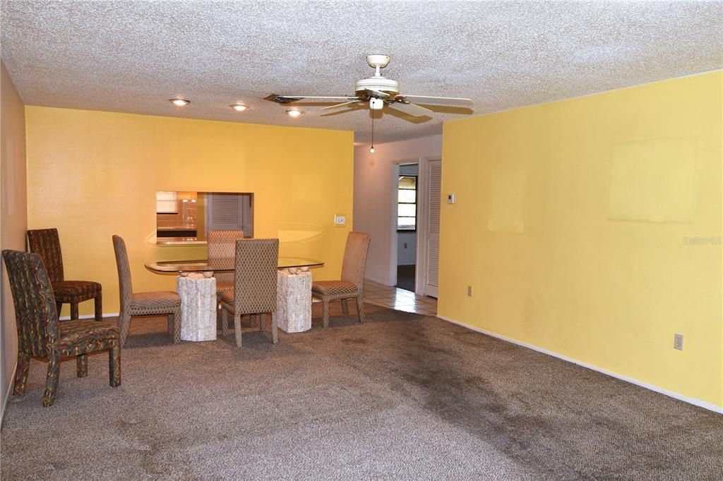 For Sale: $250,000 (2 beds, 2 baths, 1294 Square Feet)