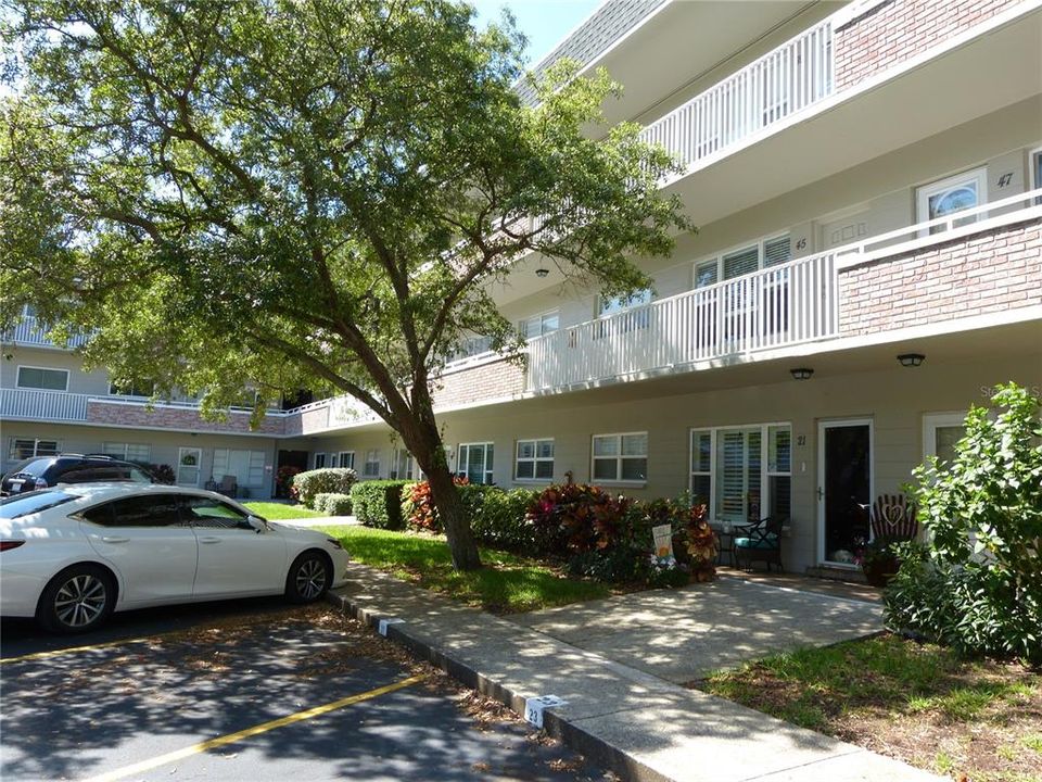 Active With Contract: $1,795 (2 beds, 2 baths, 1100 Square Feet)