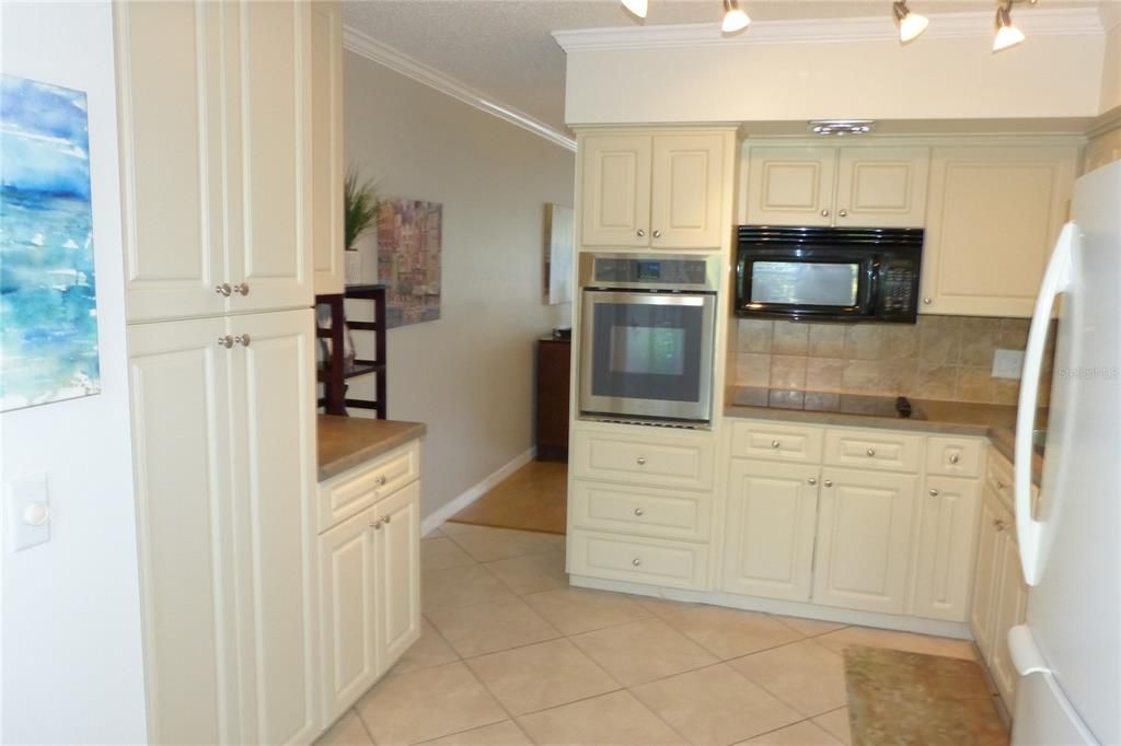 Active With Contract: $1,795 (2 beds, 2 baths, 1100 Square Feet)