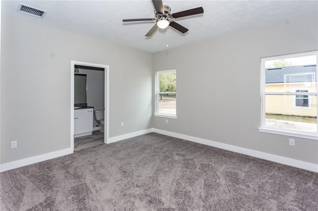 Active With Contract: $199,500 (2 beds, 2 baths, 959 Square Feet)