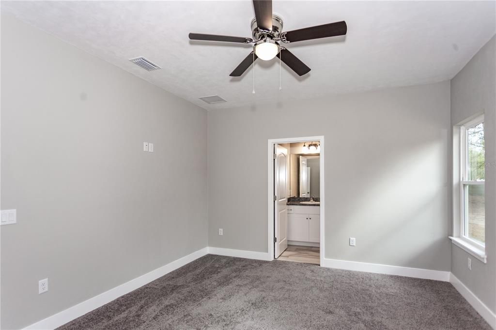 For Sale: $199,500 (2 beds, 2 baths, 959 Square Feet)