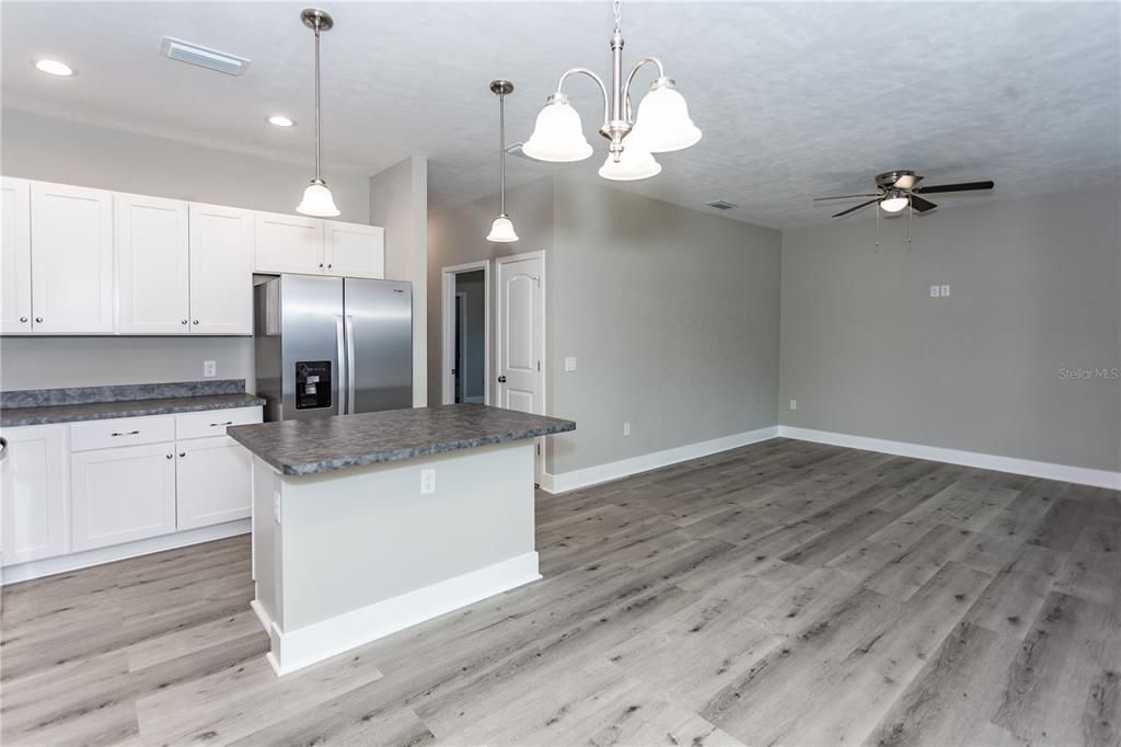 For Sale: $199,500 (2 beds, 2 baths, 959 Square Feet)