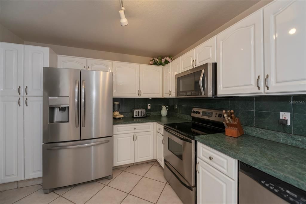 For Sale: $399,990 (3 beds, 2 baths, 1696 Square Feet)