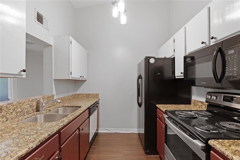 Recently Sold: $141,000 (2 beds, 2 baths, 888 Square Feet)
