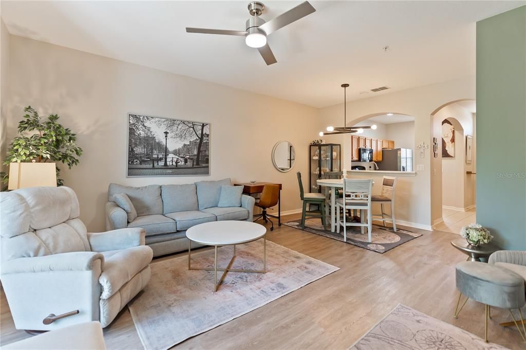 Active With Contract: $270,000 (2 beds, 2 baths, 1171 Square Feet)