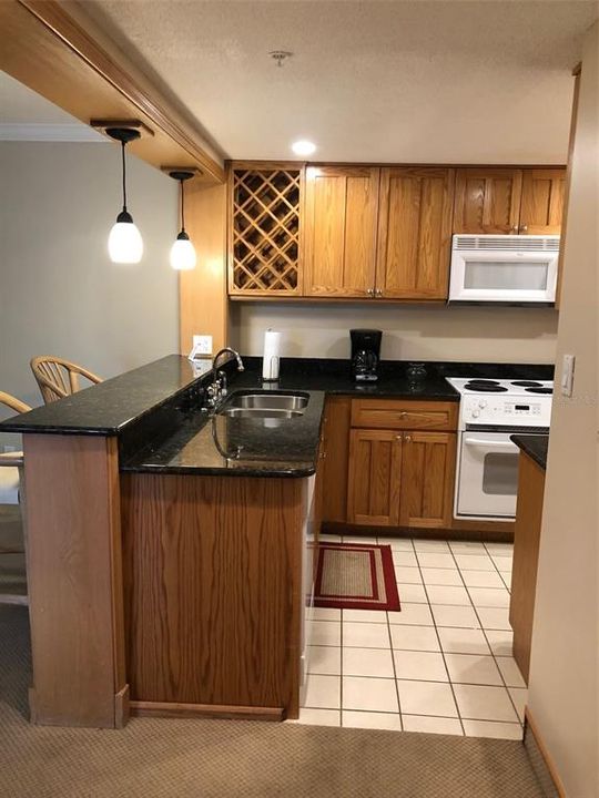 For Rent: $1,800 (1 beds, 1 baths, 825 Square Feet)