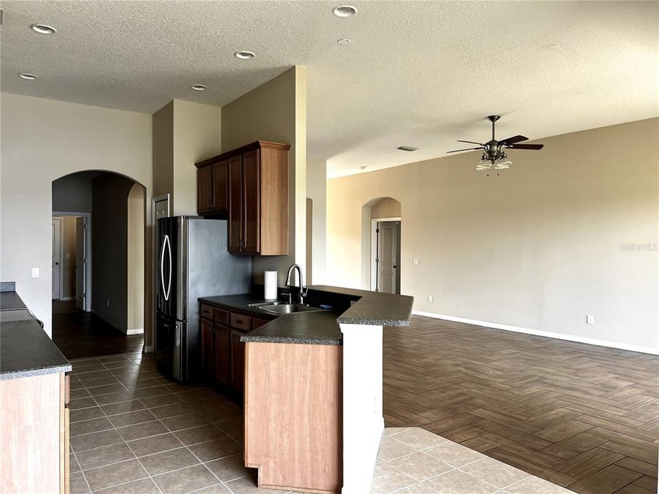 For Rent: $2,800 (4 beds, 3 baths, 2496 Square Feet)