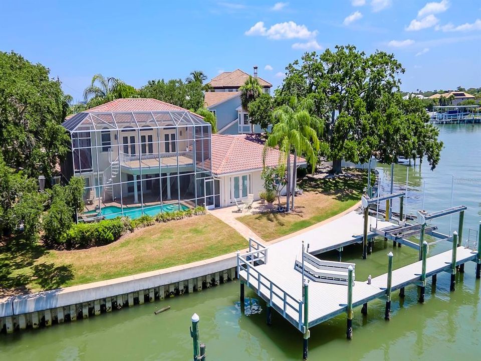 Recently Sold: $2,500,000 (3 beds, 2 baths, 3744 Square Feet)