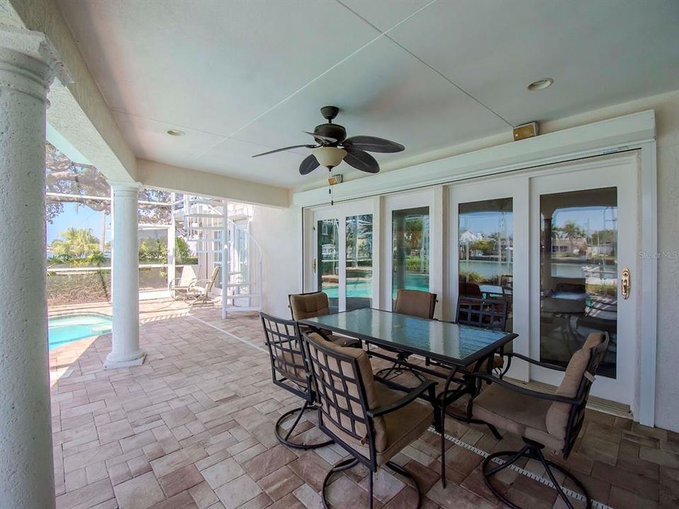 Recently Sold: $2,500,000 (3 beds, 2 baths, 3744 Square Feet)