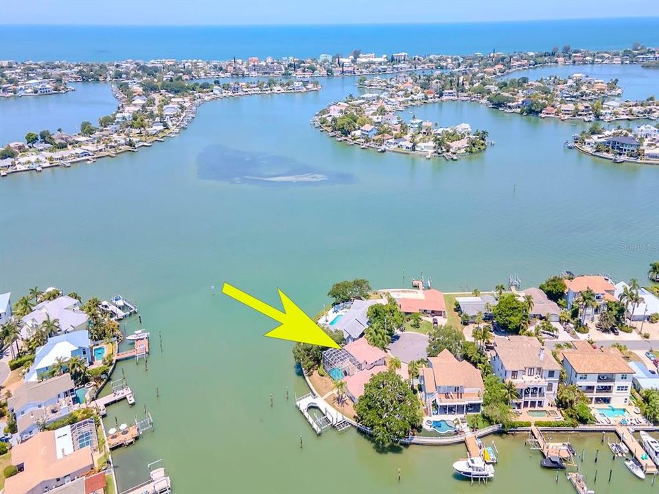 Recently Sold: $2,500,000 (3 beds, 2 baths, 3744 Square Feet)