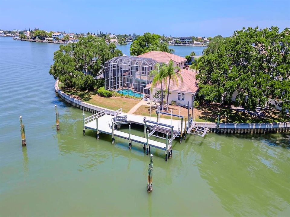 Recently Sold: $2,500,000 (3 beds, 2 baths, 3744 Square Feet)