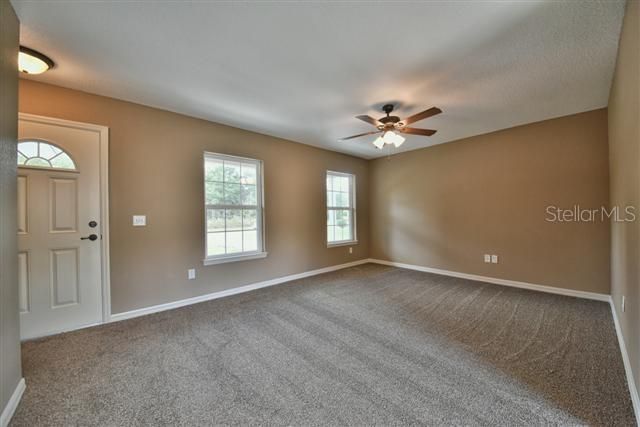 For Sale: $214,900 (3 beds, 2 baths, 1077 Square Feet)