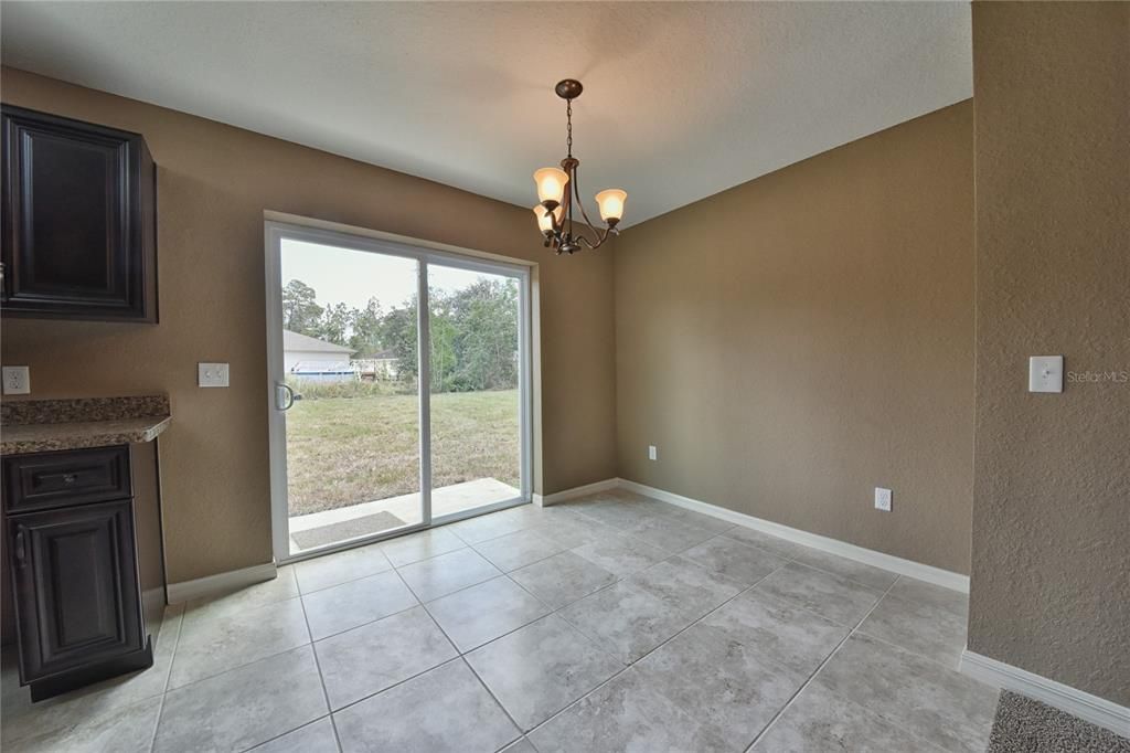 For Sale: $214,900 (3 beds, 2 baths, 1077 Square Feet)