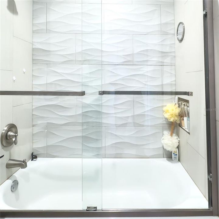 Guest Bath tub/shower combo