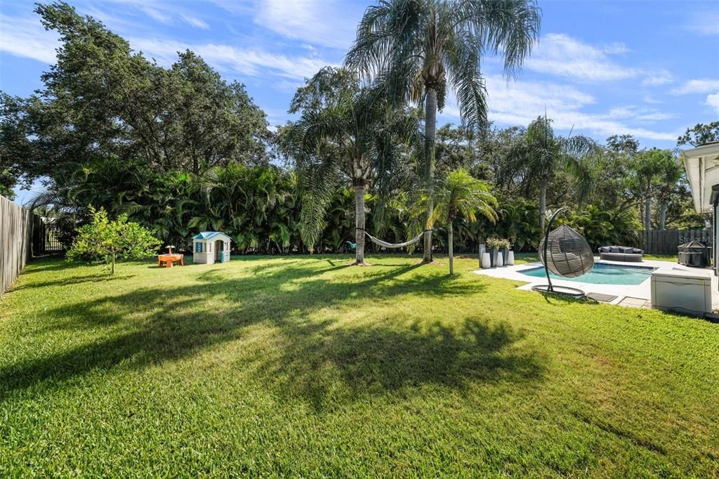 Recently Sold: $725,000 (4 beds, 2 baths, 2014 Square Feet)