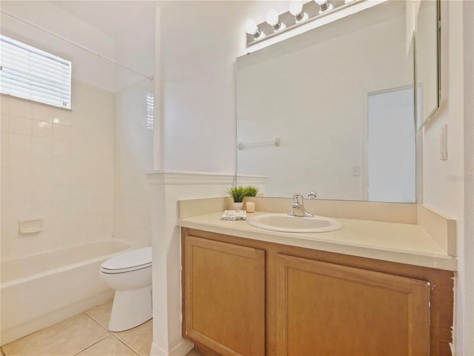 For Sale: $300,000 (2 beds, 2 baths, 1202 Square Feet)