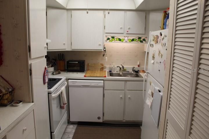 For Sale: $128,000 (2 beds, 1 baths, 1054 Square Feet)