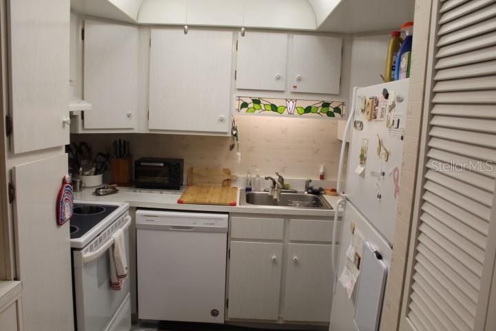 For Sale: $128,000 (2 beds, 1 baths, 1054 Square Feet)