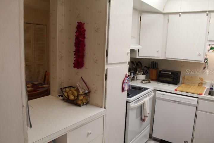 For Sale: $128,000 (2 beds, 1 baths, 1054 Square Feet)