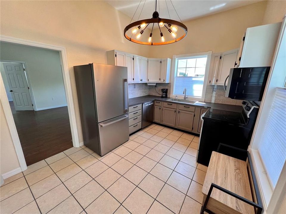 For Rent: $2,000 (2 beds, 2 baths, 1451 Square Feet)
