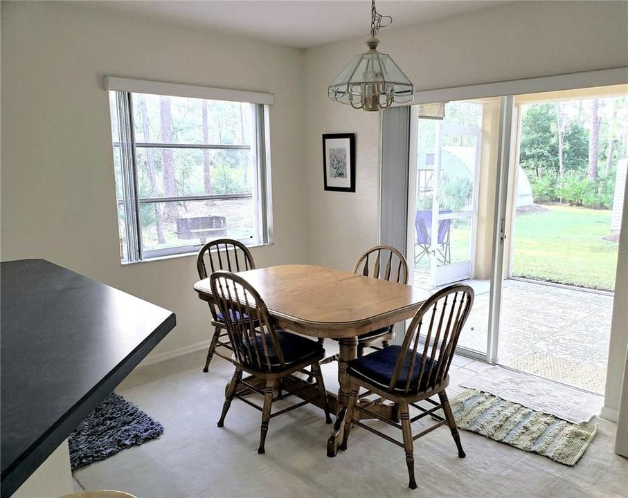 Breakfast Area opens to Lanai