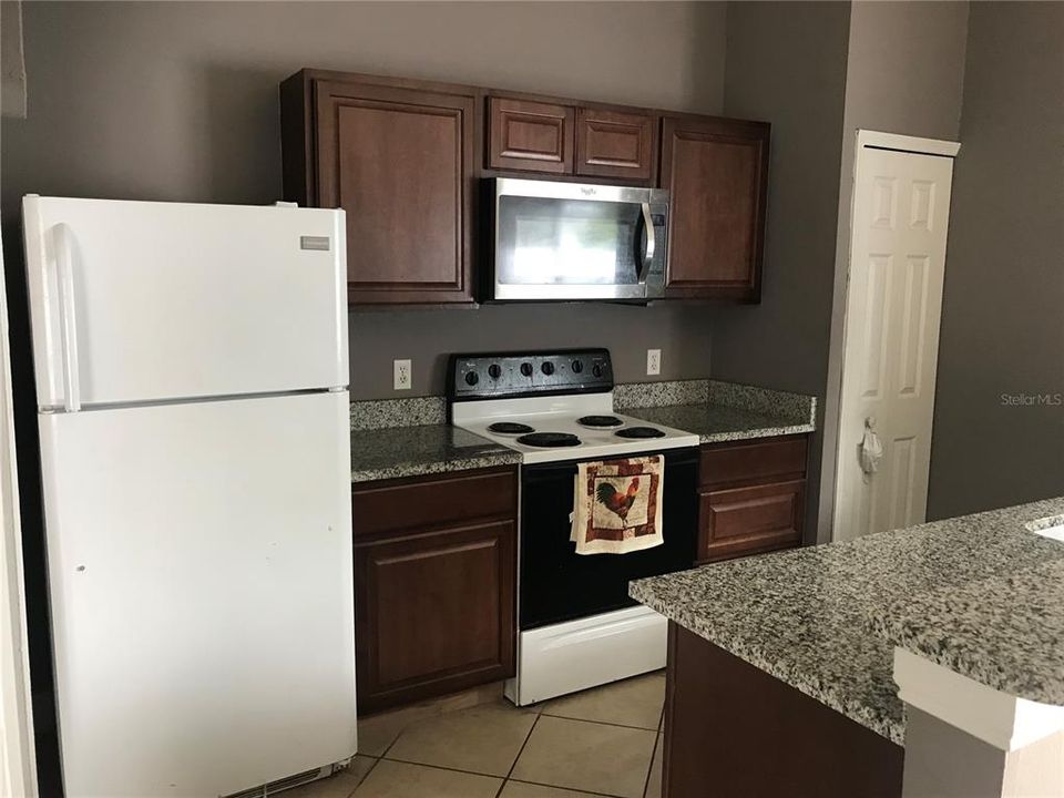 Recently Rented: $1,950 (3 beds, 2 baths, 1211 Square Feet)