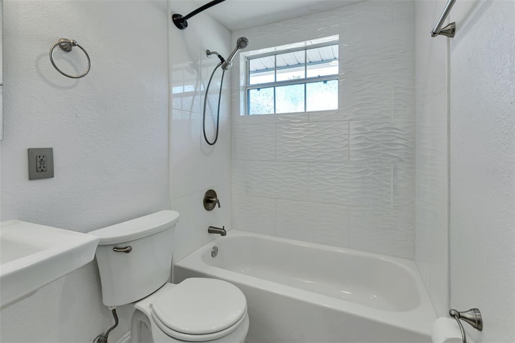 For Sale: $249,900 (2 beds, 1 baths, 1310 Square Feet)