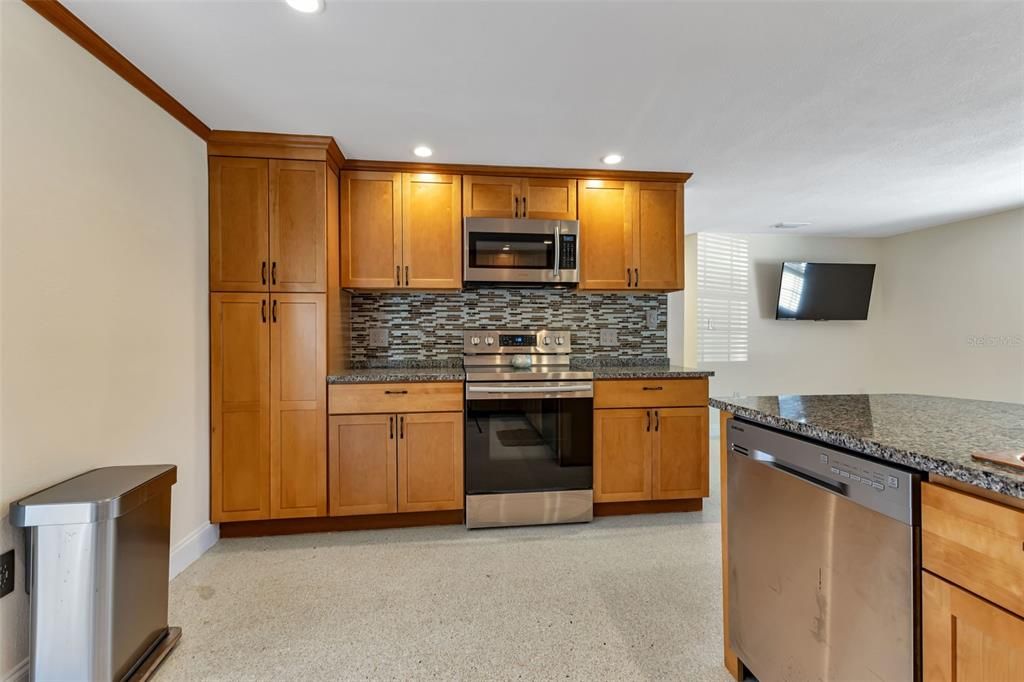 For Sale: $249,900 (2 beds, 1 baths, 1310 Square Feet)