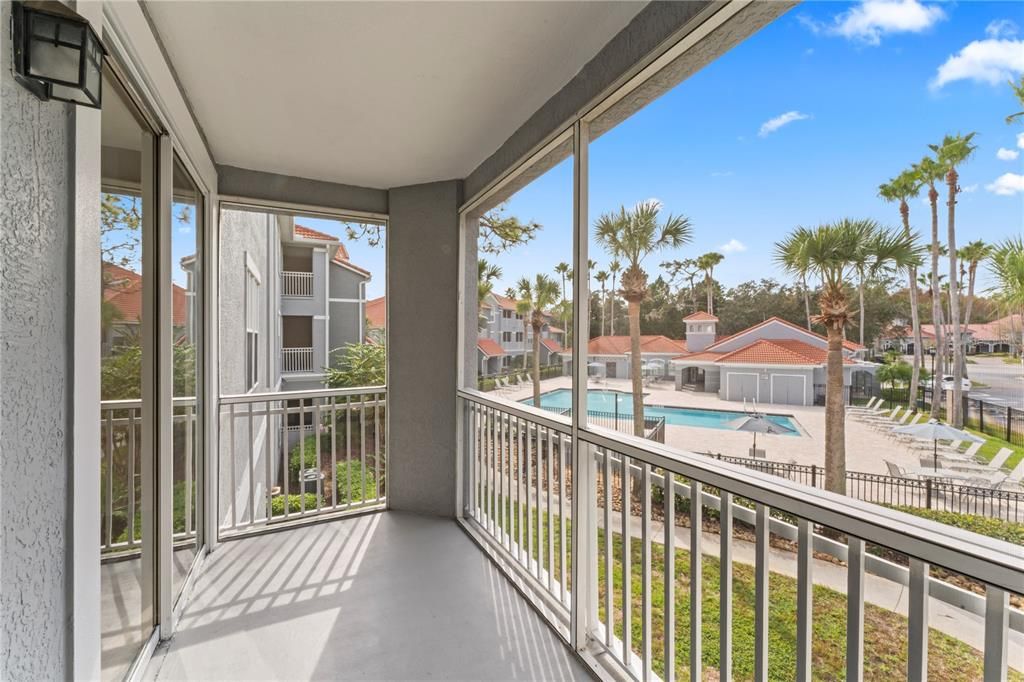 Active With Contract: $1,575 (2 beds, 1 baths, 939 Square Feet)