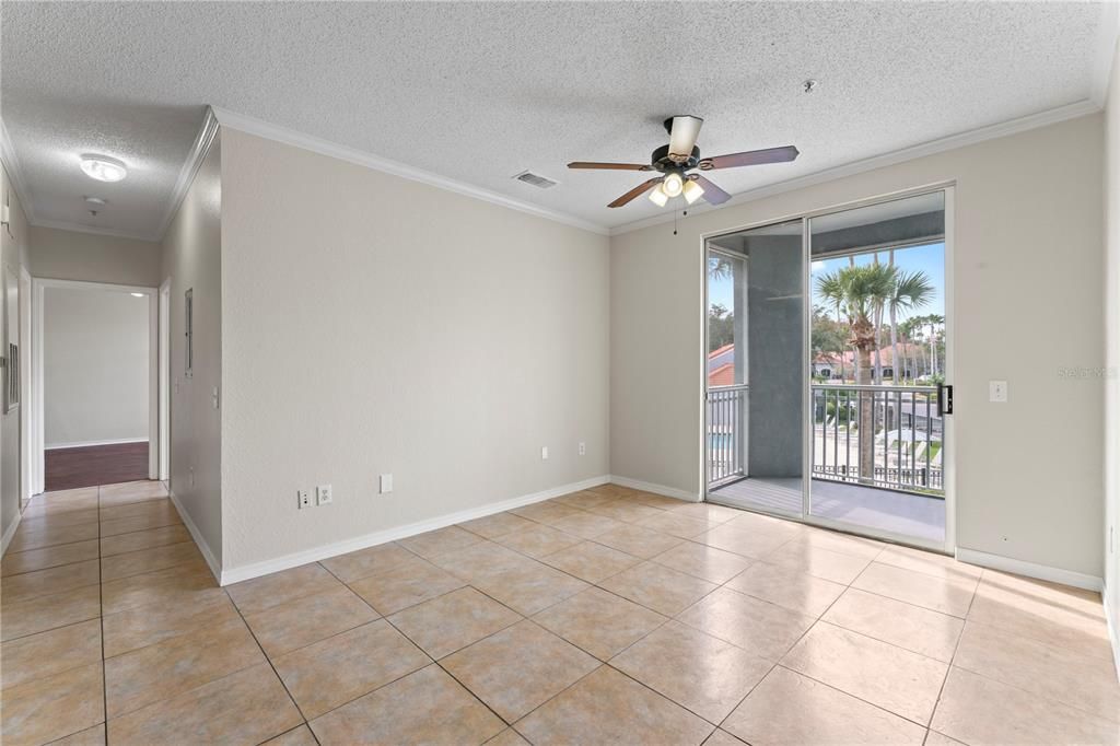 Active With Contract: $1,575 (2 beds, 1 baths, 939 Square Feet)