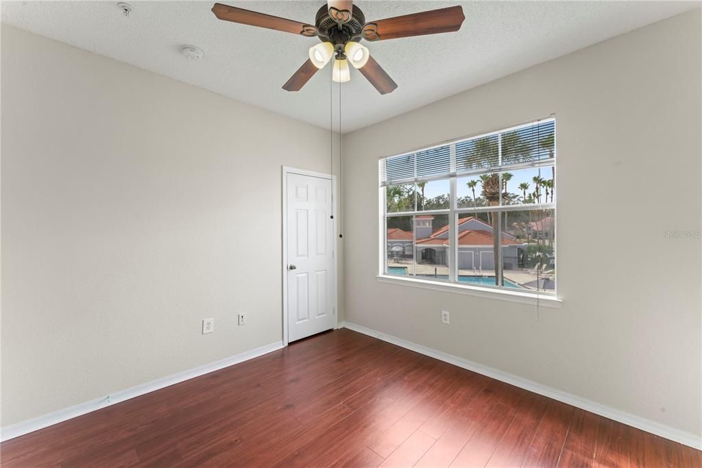 Active With Contract: $1,575 (2 beds, 1 baths, 939 Square Feet)