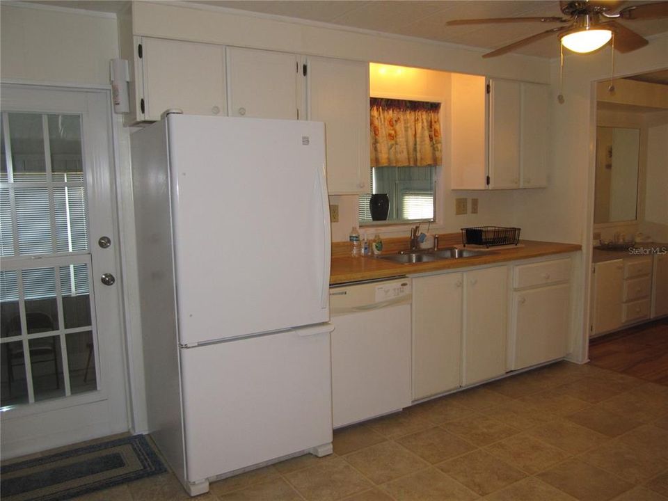 For Sale: $173,000 (2 beds, 2 baths, 1180 Square Feet)