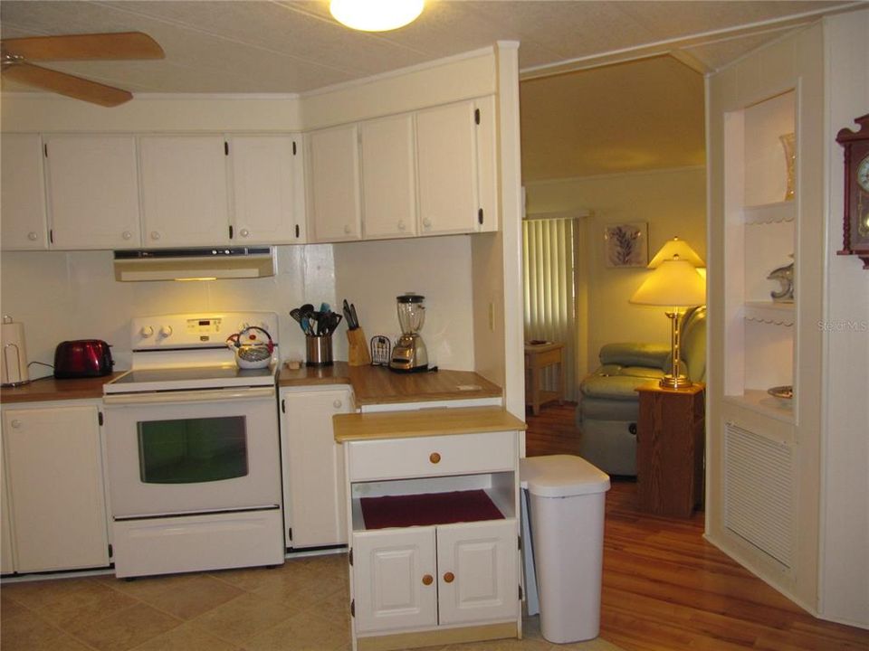 For Sale: $173,000 (2 beds, 2 baths, 1180 Square Feet)