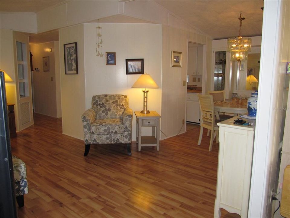 For Sale: $173,000 (2 beds, 2 baths, 1180 Square Feet)