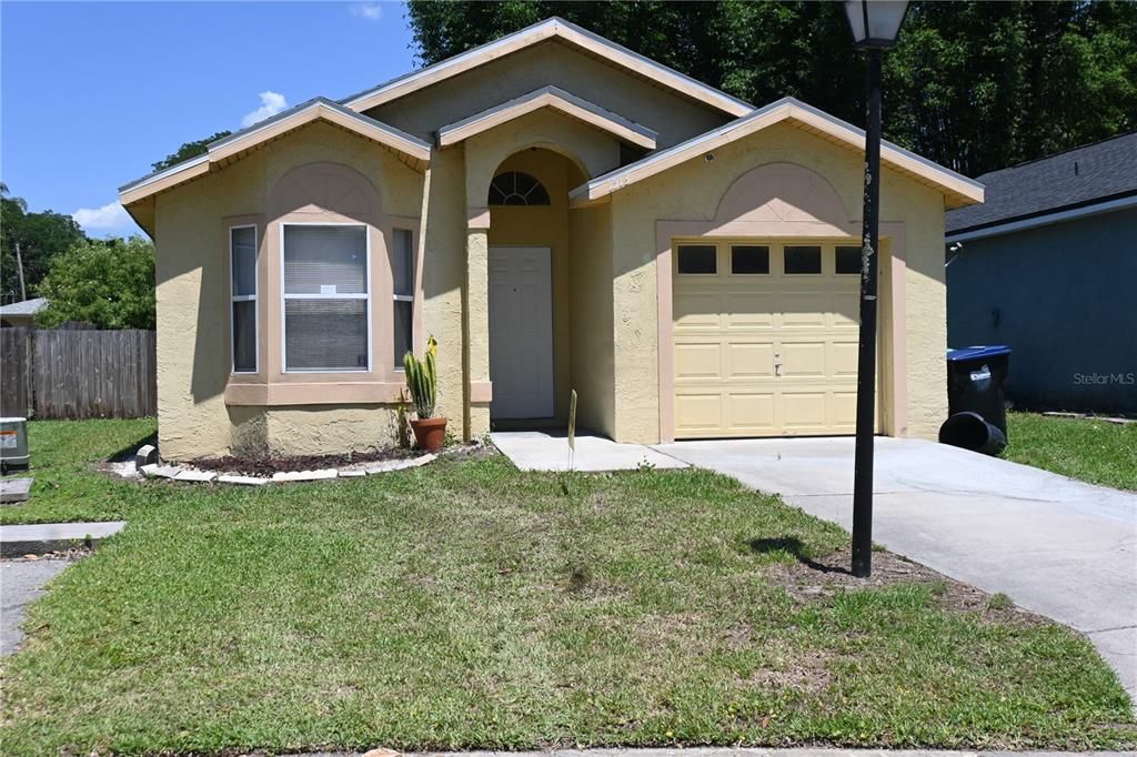 Active With Contract: $2,000 (3 beds, 2 baths, 1178 Square Feet)