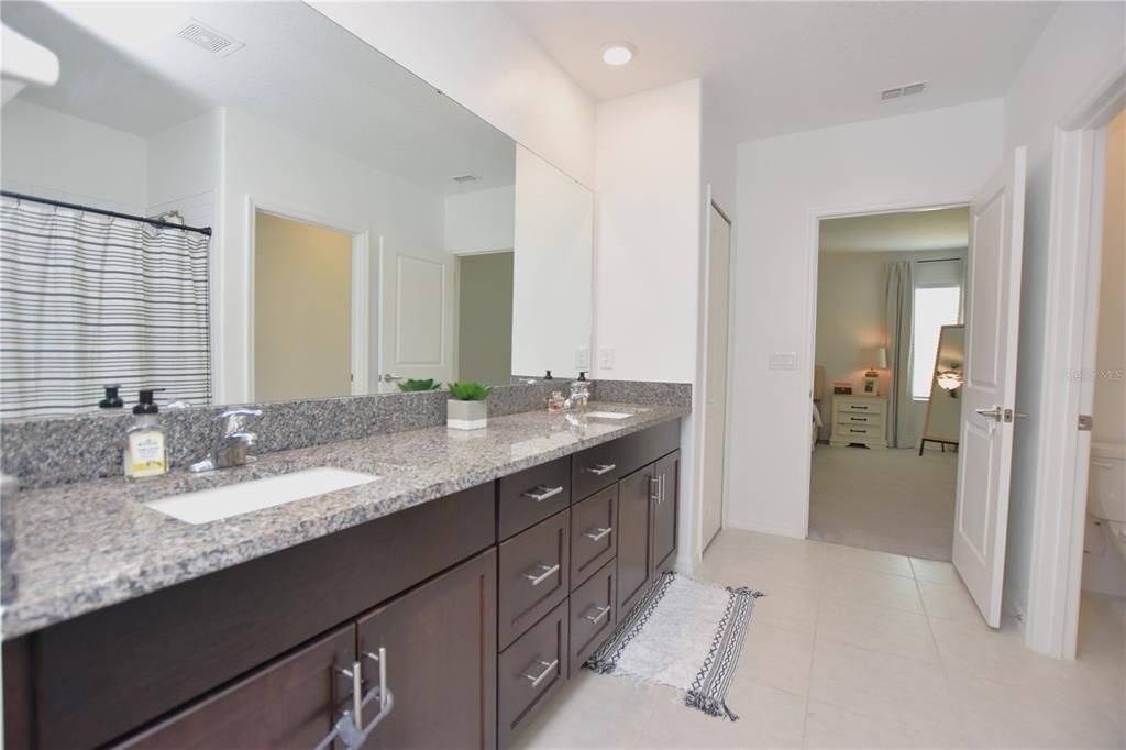 Active With Contract: $2,550 (5 beds, 2 baths, 2896 Square Feet)