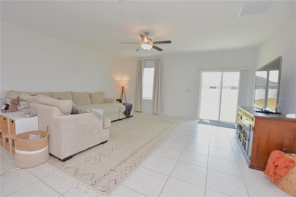 Active With Contract: $2,550 (5 beds, 2 baths, 2896 Square Feet)