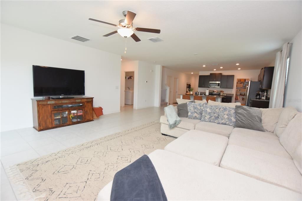 Active With Contract: $2,550 (5 beds, 2 baths, 2896 Square Feet)