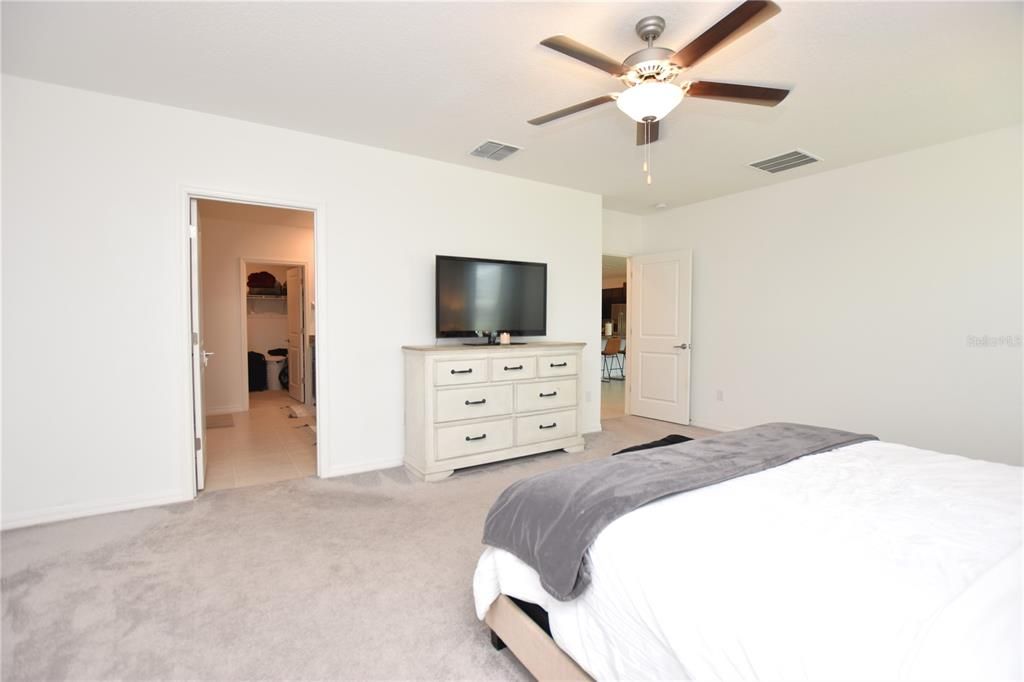 Active With Contract: $2,550 (5 beds, 2 baths, 2896 Square Feet)