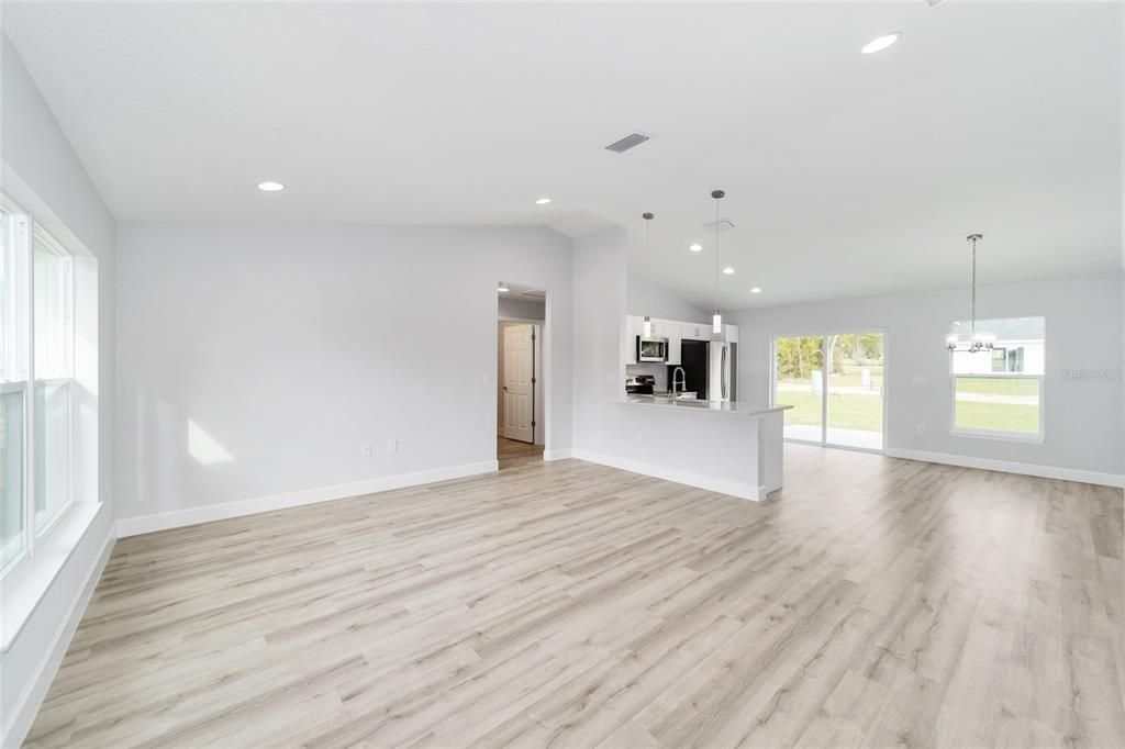 Active With Contract: $244,900 (3 beds, 2 baths, 1267 Square Feet)