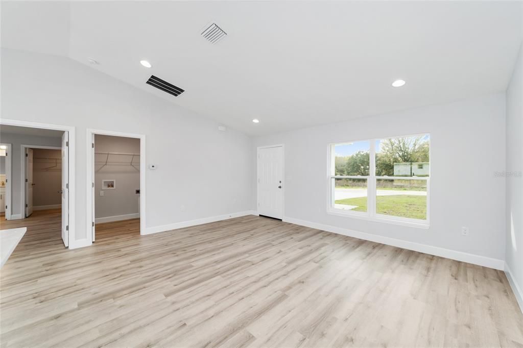 Active With Contract: $244,900 (3 beds, 2 baths, 1267 Square Feet)