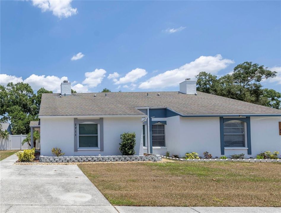 Active With Contract: $300,000 (2 beds, 2 baths, 1024 Square Feet)