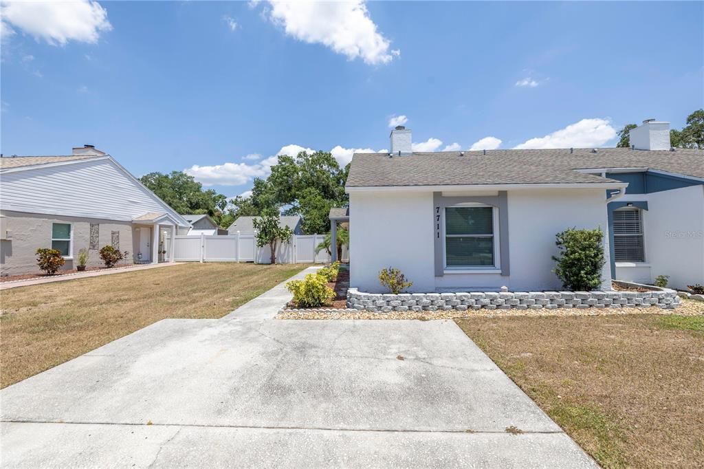 Active With Contract: $300,000 (2 beds, 2 baths, 1024 Square Feet)