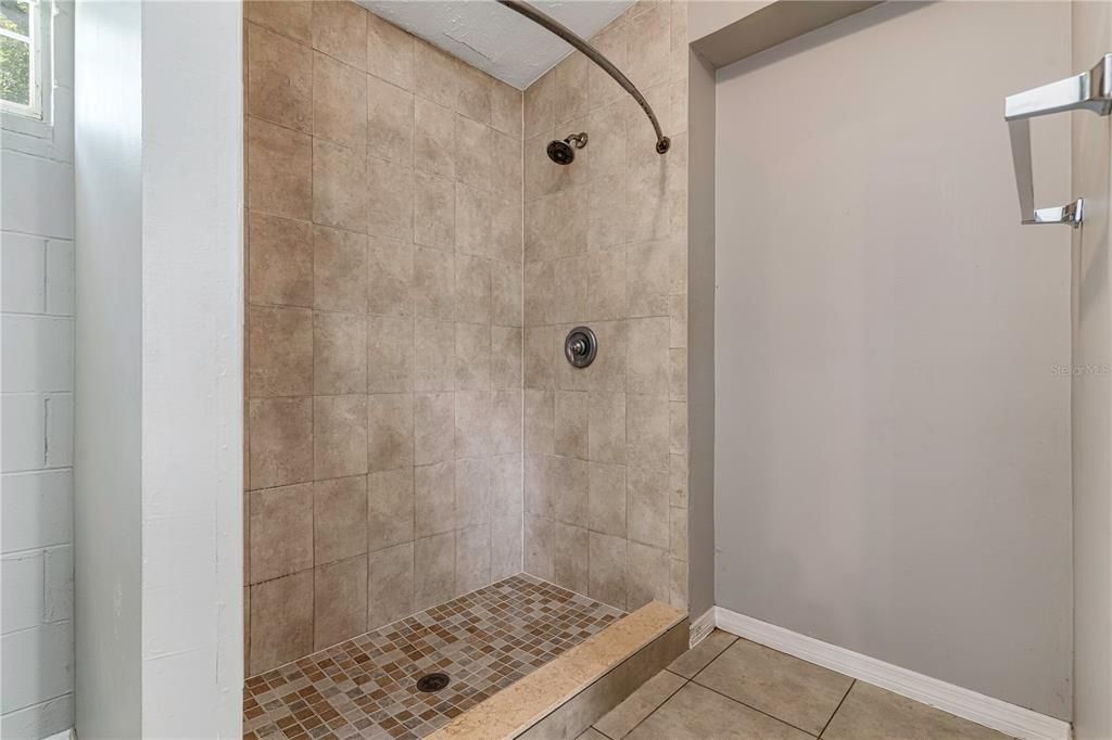 待售: $345,000 (4 贝兹, 2 浴室, 1762 平方英尺)