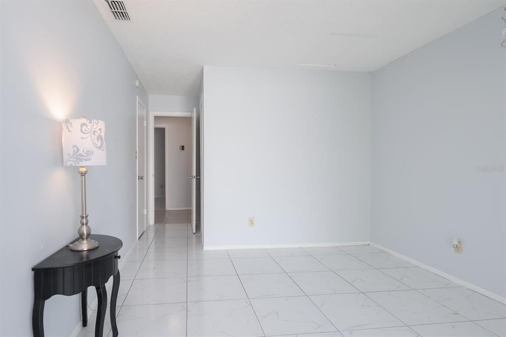 Active With Contract: $249,900 (2 beds, 2 baths, 972 Square Feet)