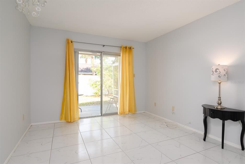 Active With Contract: $249,900 (2 beds, 2 baths, 972 Square Feet)