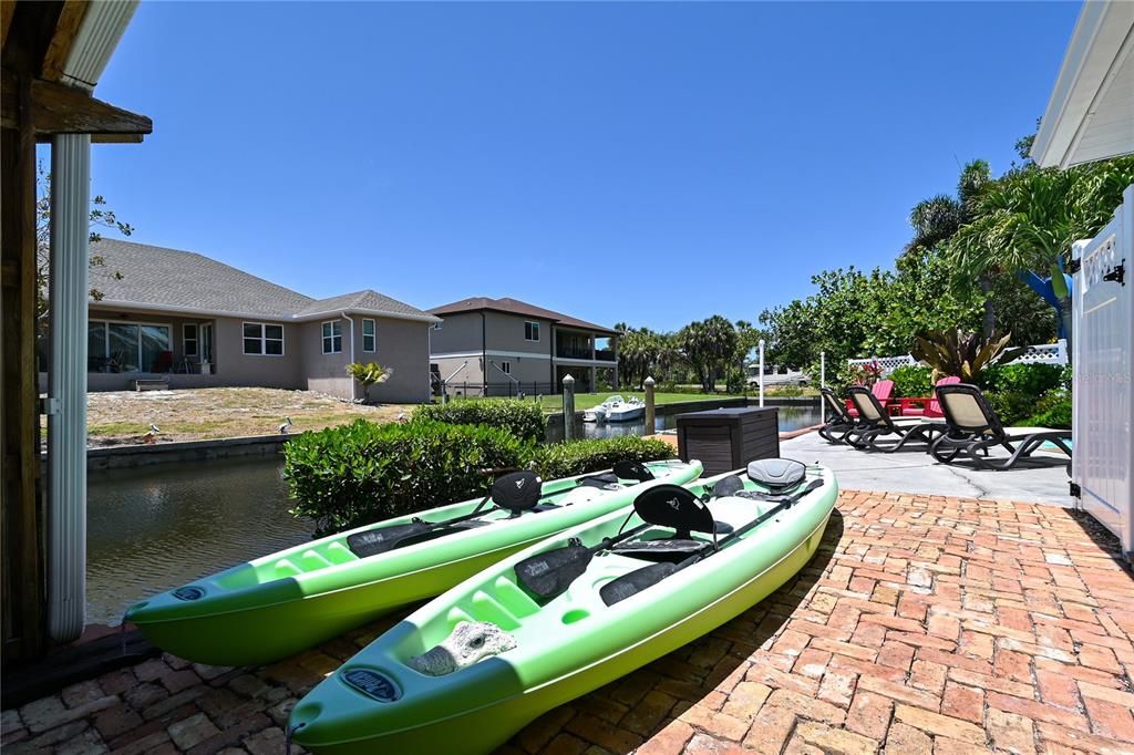 For Sale: $963,000 (2 beds, 2 baths, 1048 Square Feet)